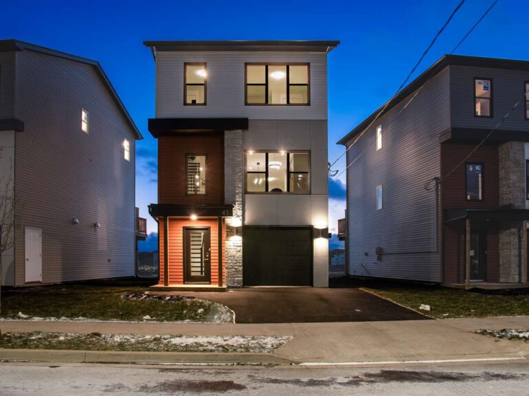 43 Mica Crescent Front
